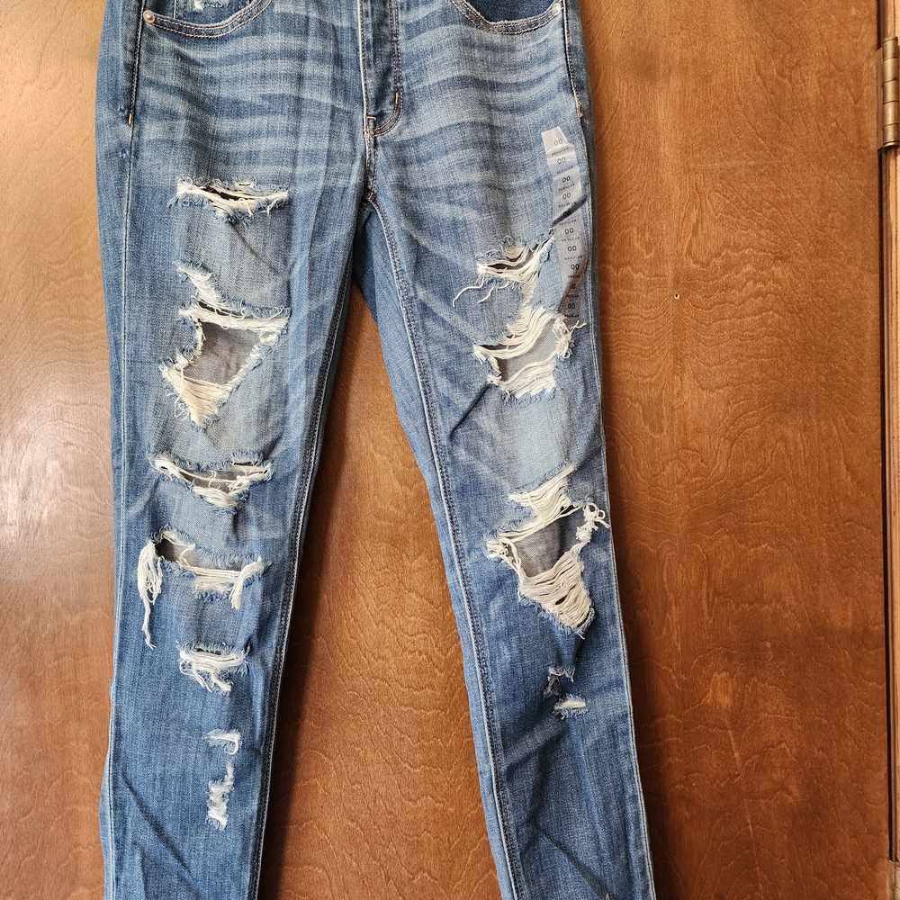 NWT American Eagle Outfitters Light Blue Ripped Skinny Jeans